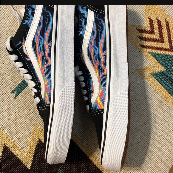 Vans - Picture 3 of 5